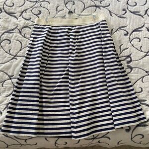 Loft, size 6, 23 in, pleated skirt.  Fully lined.